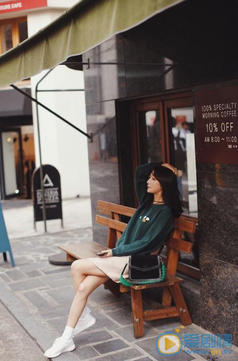 李菲儿秋色街拍 李菲儿高清写真_李菲儿高清剧照
