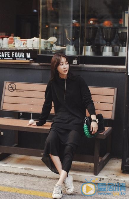 李菲儿秋色街拍 李菲儿高清写真_李菲儿高清剧照
