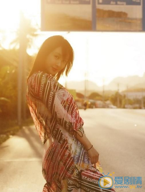 李菲儿休闲街拍 李菲儿高清写真_李菲儿高清剧照