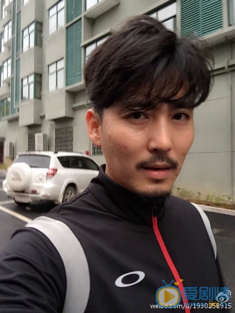王泷正生活照 王泷正高清写真_王泷正高清剧照