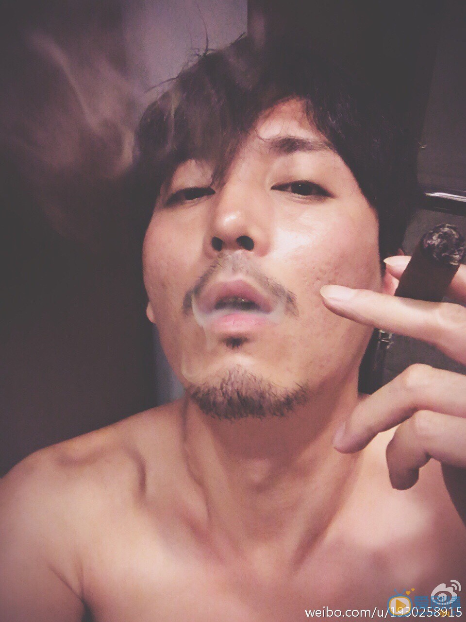 王泷正生活照 王泷正高清写真_王泷正高清剧照