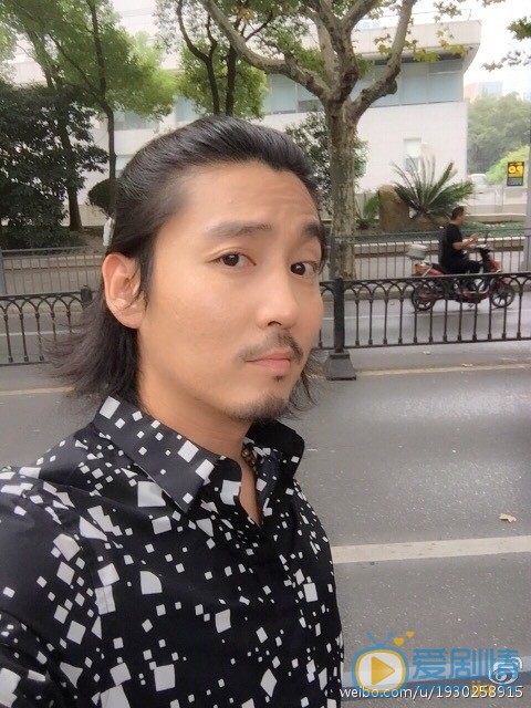 王泷正生活照 王泷正高清写真_王泷正高清剧照