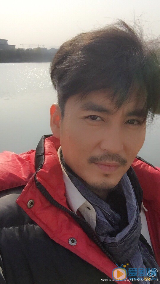 王泷正生活照 王泷正高清写真_王泷正高清剧照