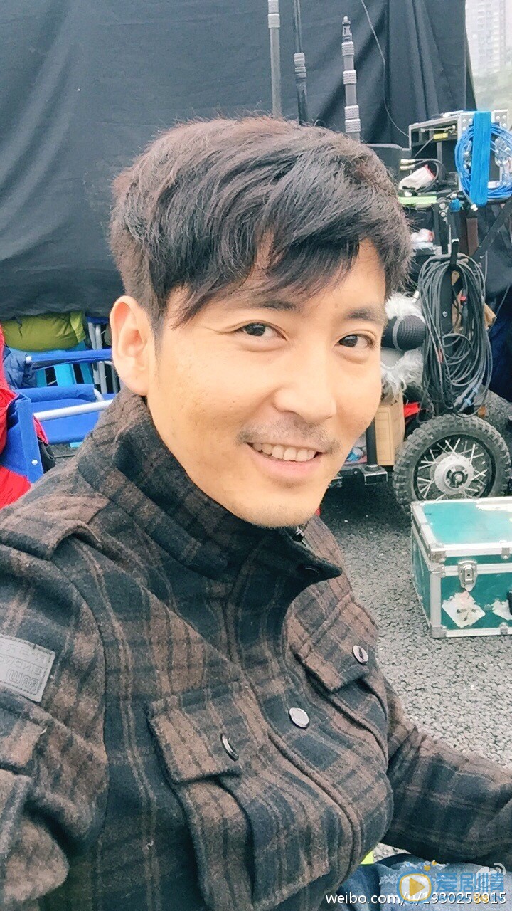 王泷正生活照 王泷正高清写真_王泷正高清剧照