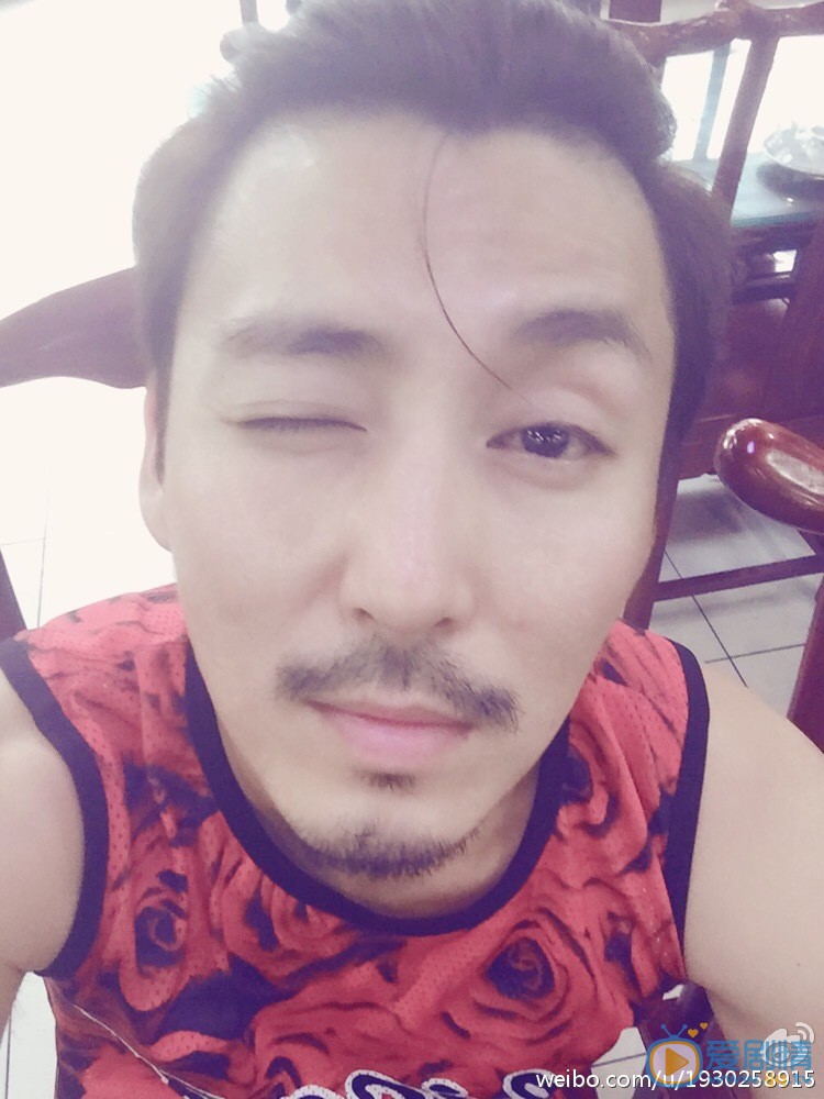 王泷正生活照 王泷正高清写真_王泷正高清剧照