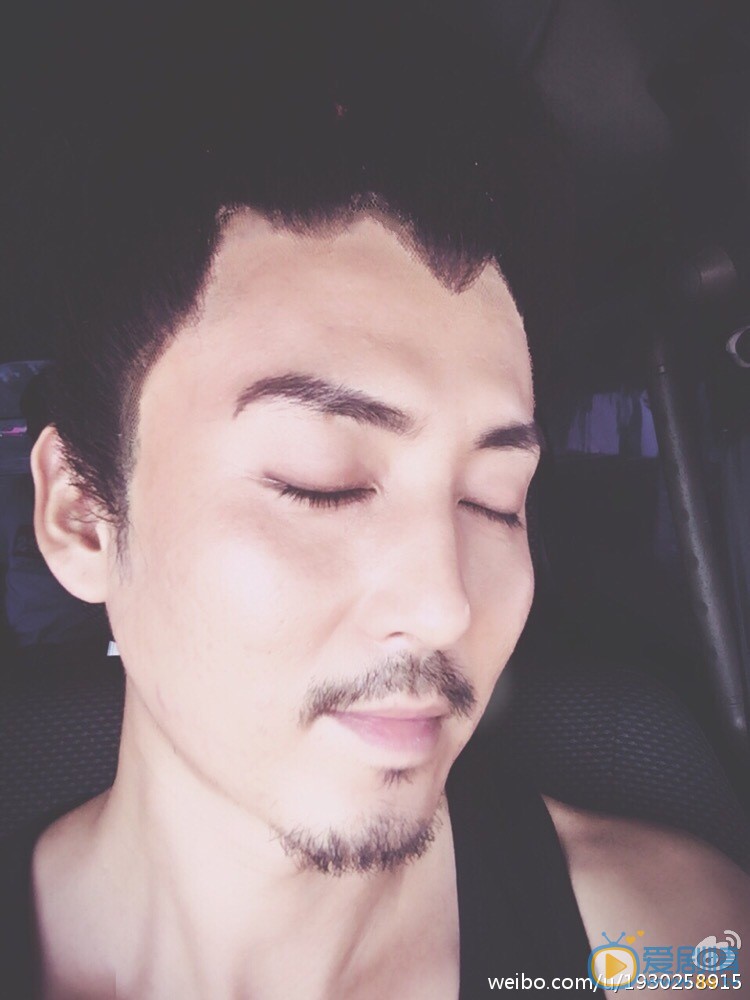 王泷正片场照 王泷正高清写真_王泷正高清剧照