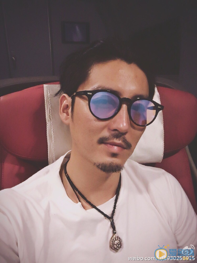 王泷正生活照 王泷正高清写真_王泷正高清剧照