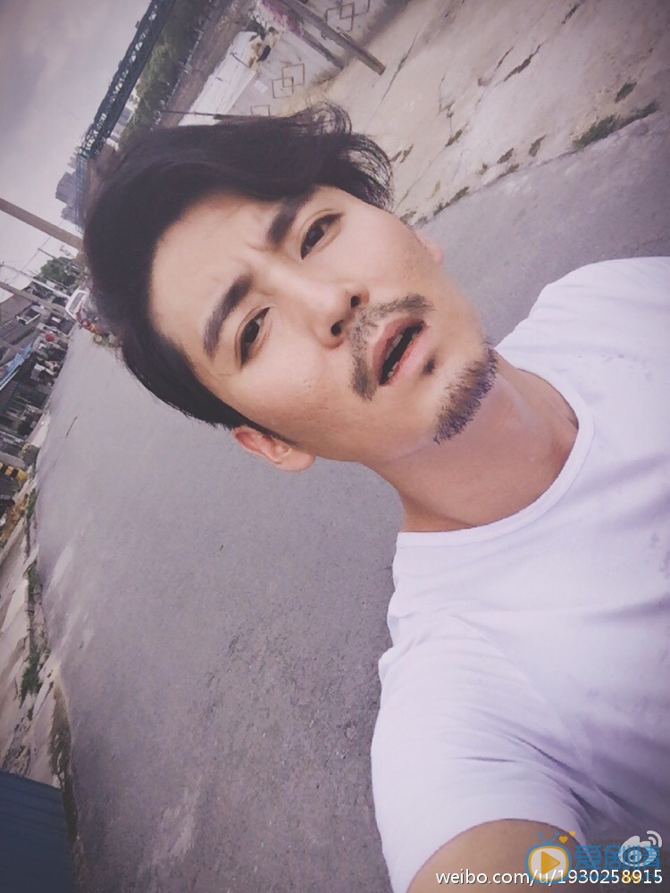 王泷正生活照 王泷正高清写真_王泷正高清剧照