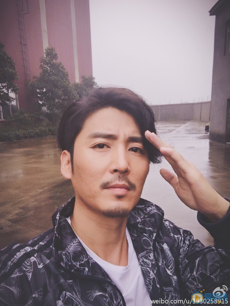 王泷正生活照 王泷正高清写真_王泷正高清剧照