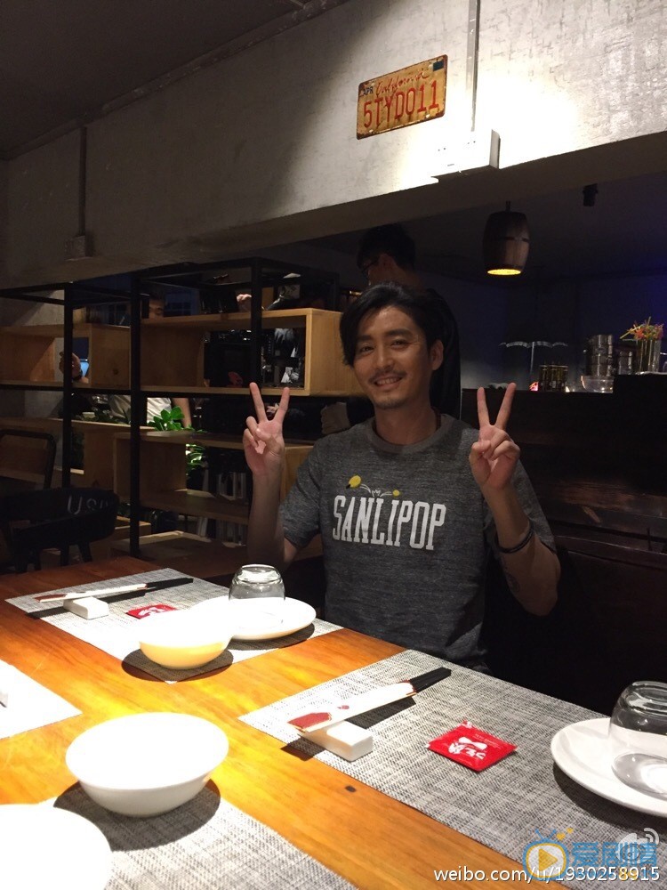 王泷正生活照 王泷正高清写真_王泷正高清剧照