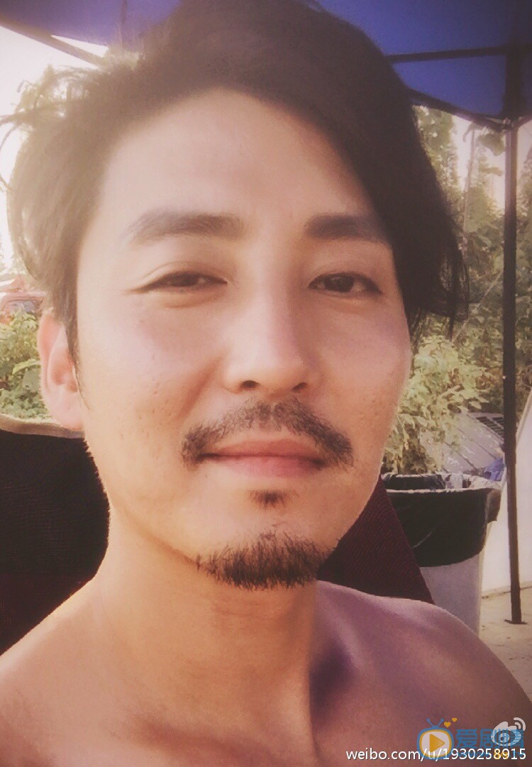 王泷正生活照 王泷正高清写真_王泷正高清剧照