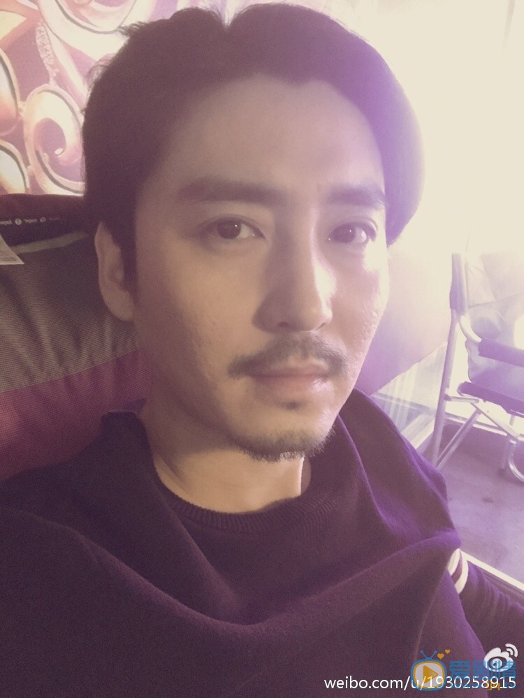 王泷正生活照 王泷正高清写真_王泷正高清剧照