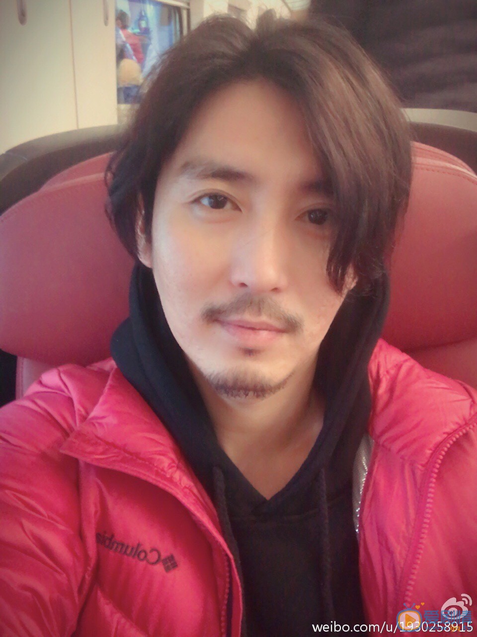 王泷正生活照 王泷正高清写真_王泷正高清剧照