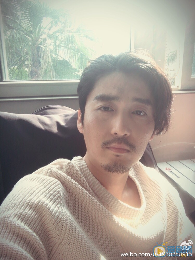 王泷正生活照 王泷正高清写真_王泷正高清剧照