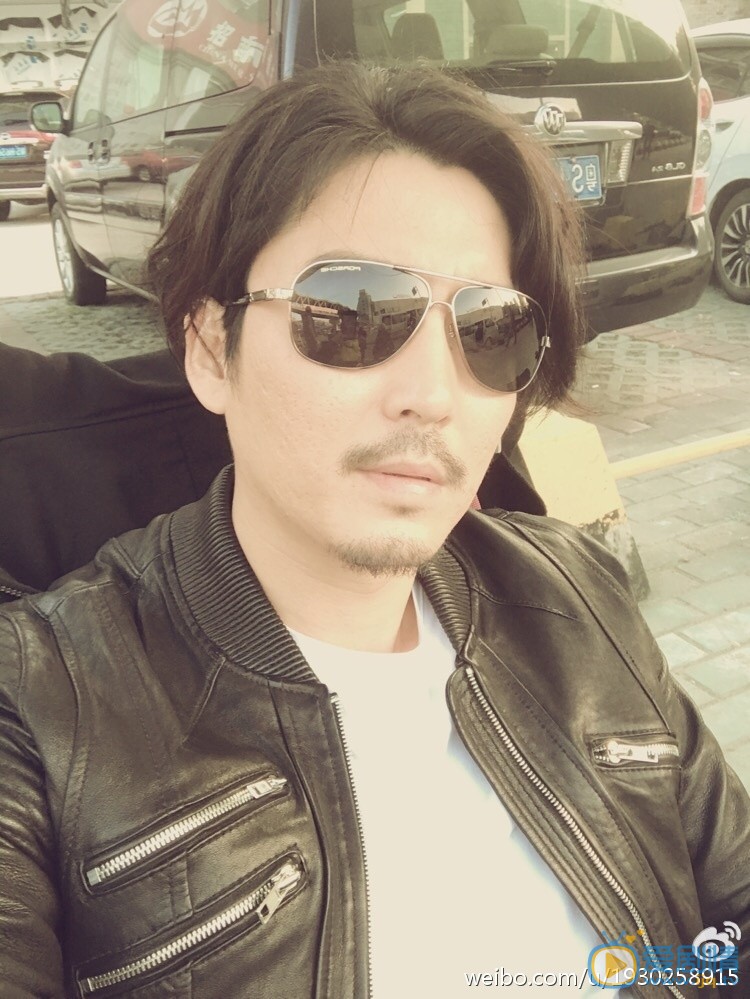 王泷正生活照 王泷正高清写真_王泷正高清剧照