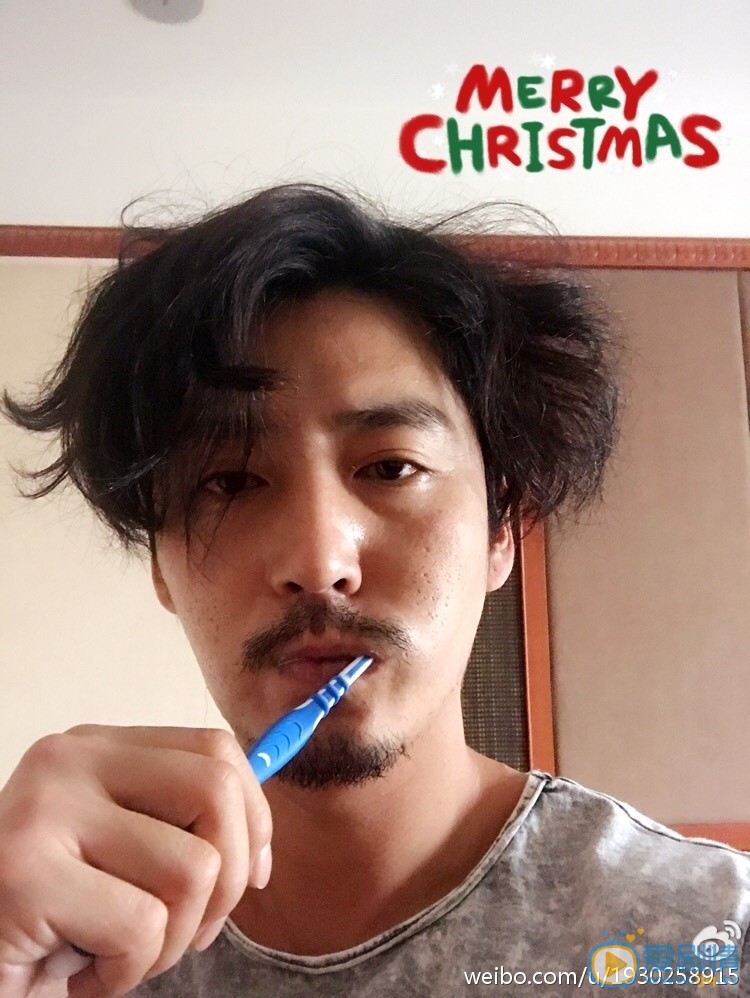 王泷正生活照 王泷正高清写真_王泷正高清剧照