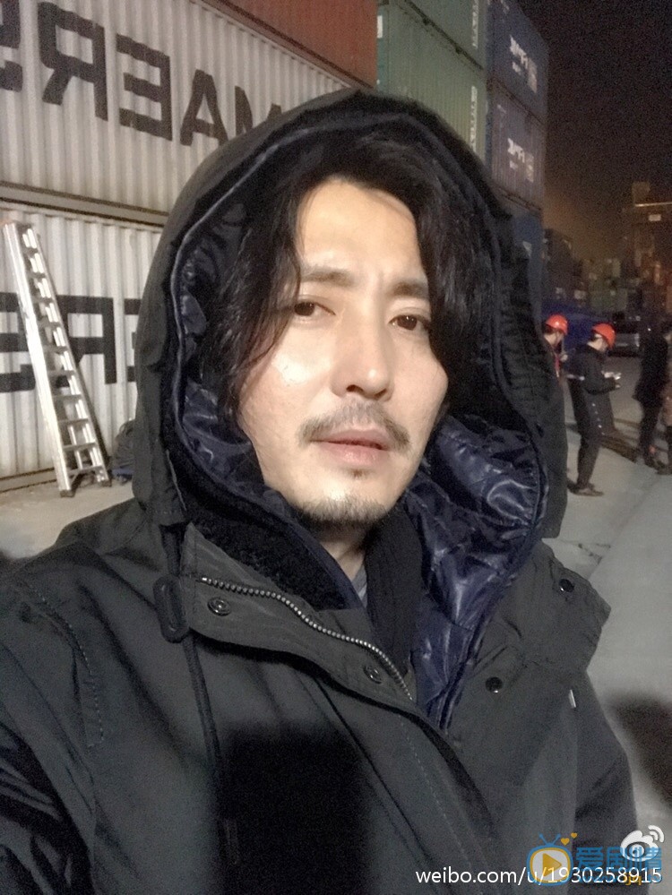 王泷正生活照 王泷正高清写真_王泷正高清剧照