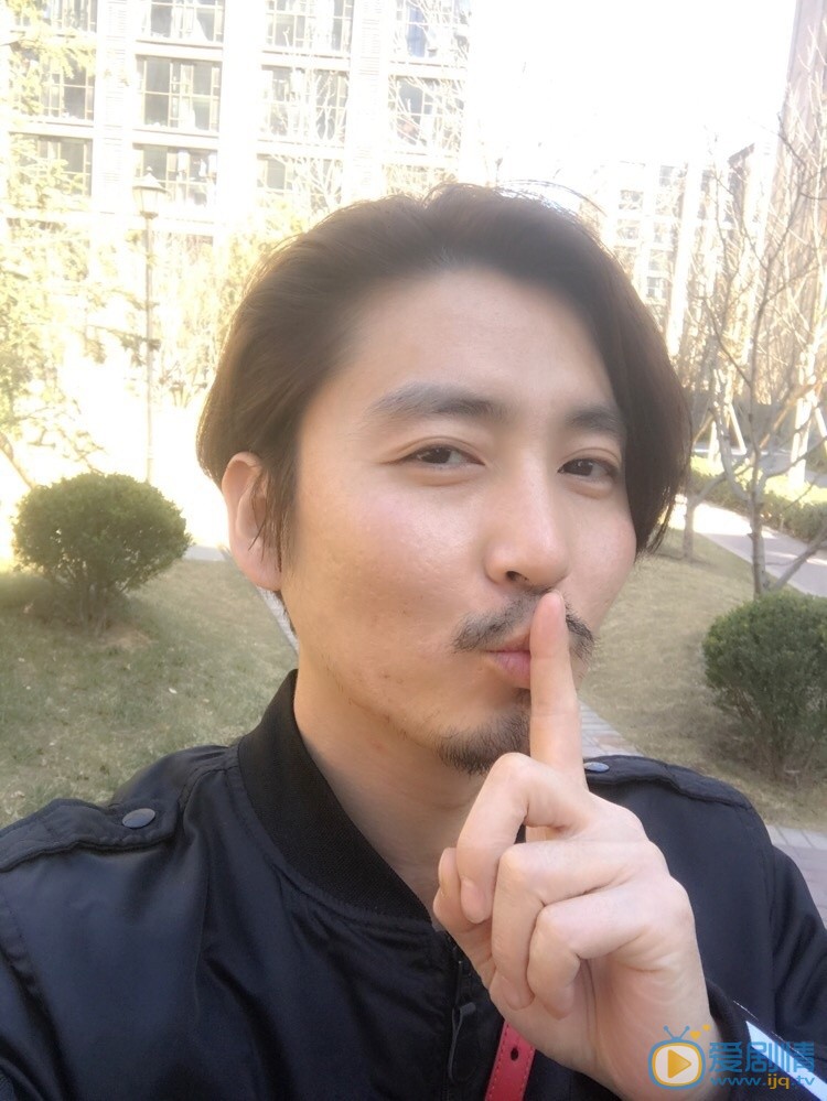 王泷正生活照 王泷正高清写真_王泷正高清剧照