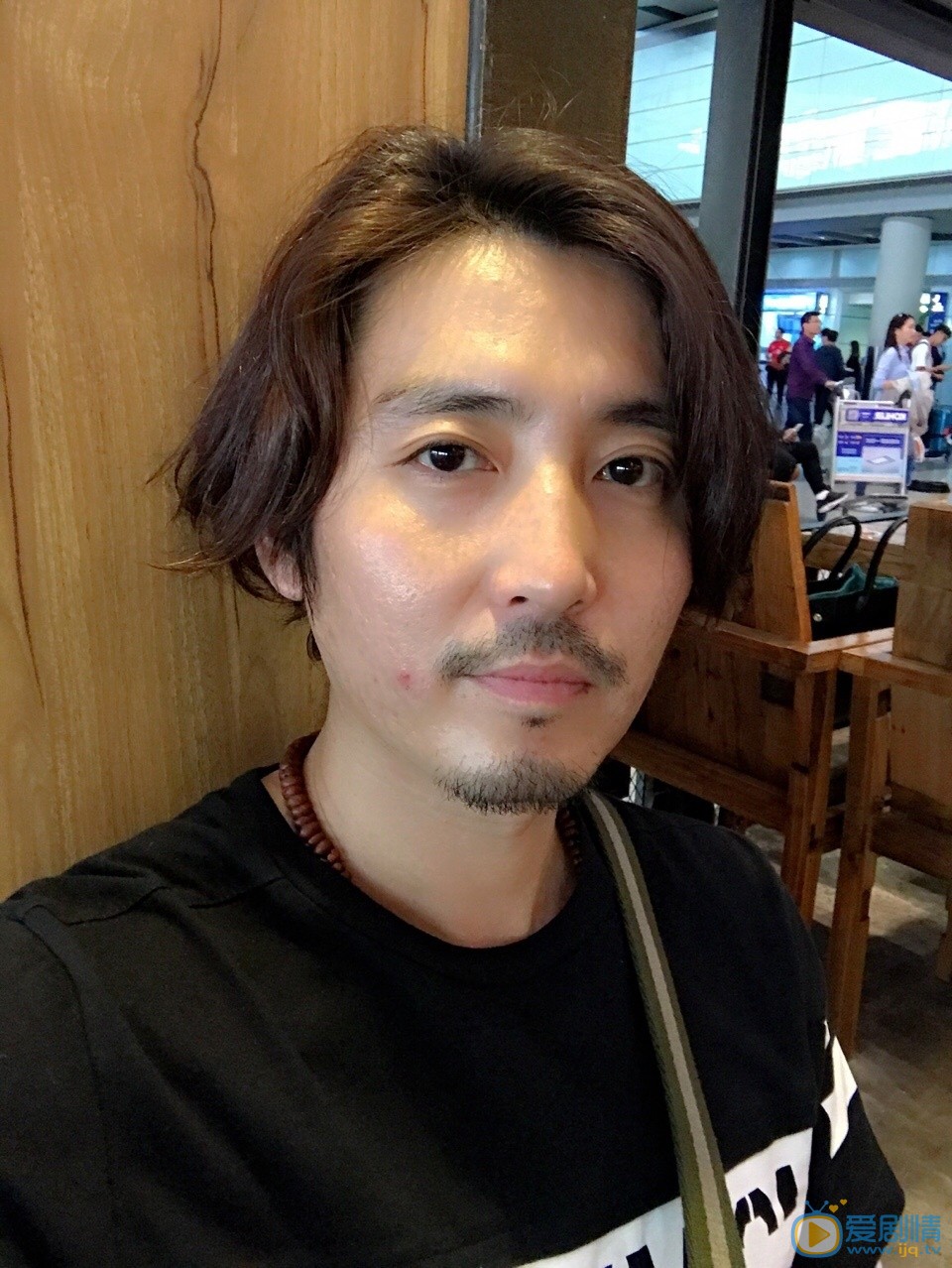 王泷正生活照 王泷正高清写真_王泷正高清剧照