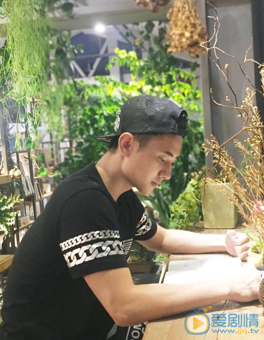 杨韬歌生活照 杨韬歌高清写真_杨韬歌高清剧照