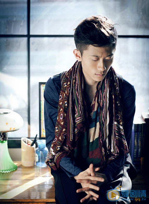 张一山时尚写真 张一山高清写真_张一山高清剧照