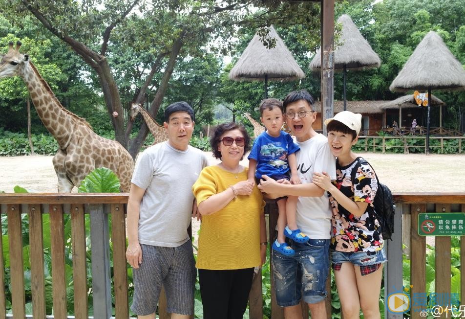 代乐乐全家福 代乐乐高清写真_代乐乐高清剧照