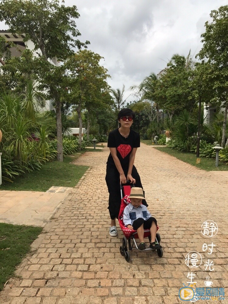 代乐乐亲子照 代乐乐高清写真_代乐乐高清剧照