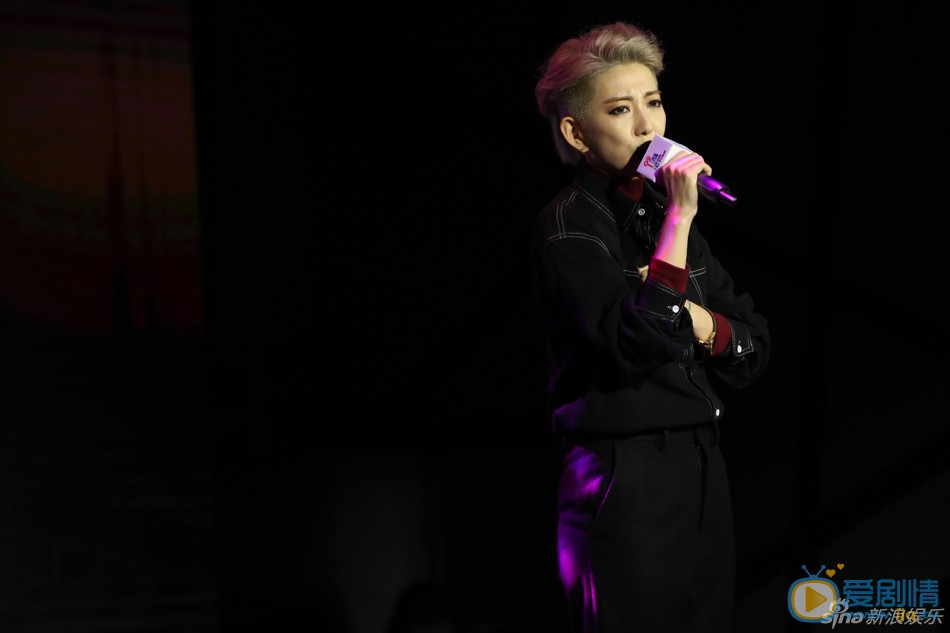 刘忻演唱会舞台照 刘忻高清写真_刘忻高清剧照