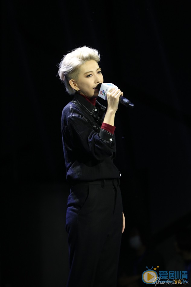 刘忻演唱会舞台照 刘忻高清写真_刘忻高清剧照