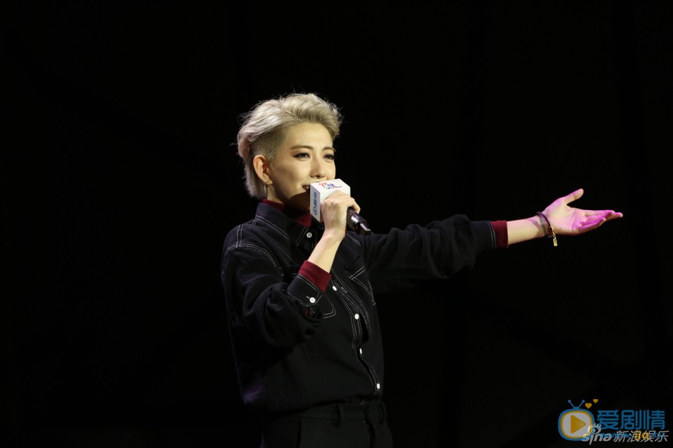 刘忻演唱会舞台照 刘忻高清写真_刘忻高清剧照