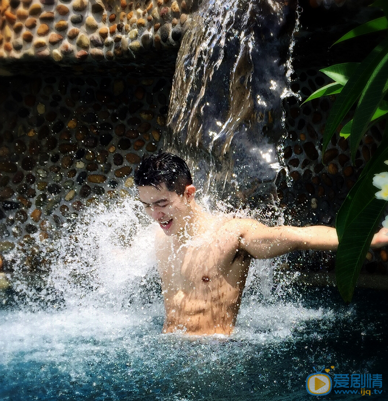 王关彭生活照 王关彭高清写真_王关彭高清剧照