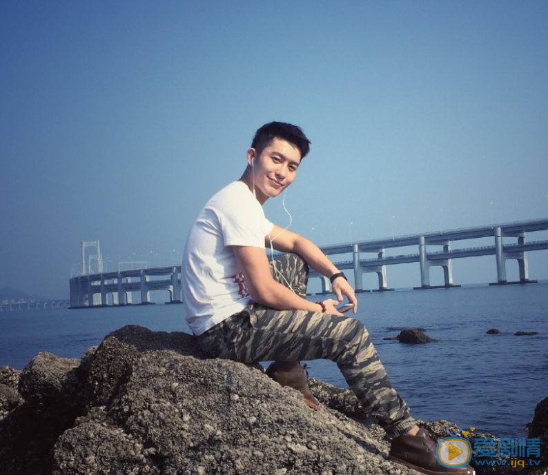 王关彭生活照 王关彭高清写真_王关彭高清剧照