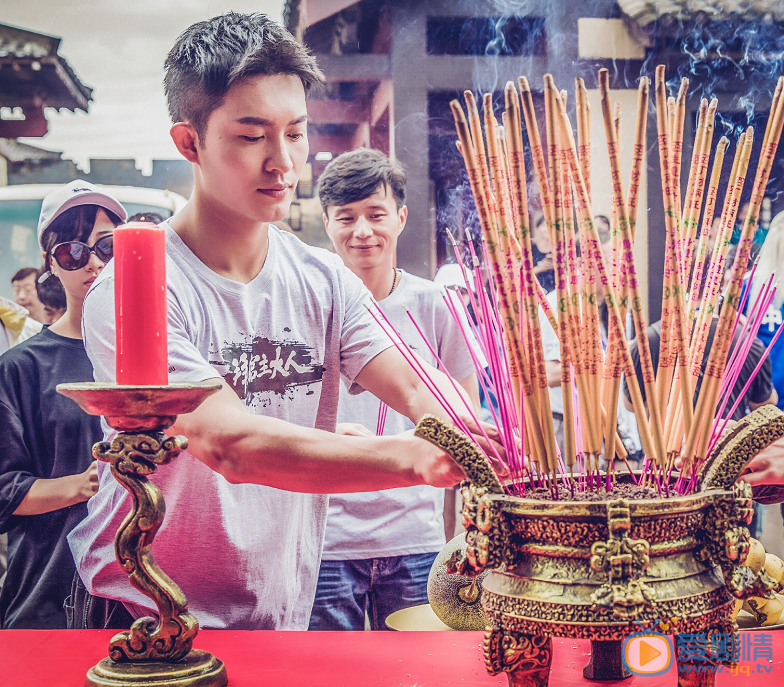 王关彭活动照 王关彭高清写真_王关彭高清剧照