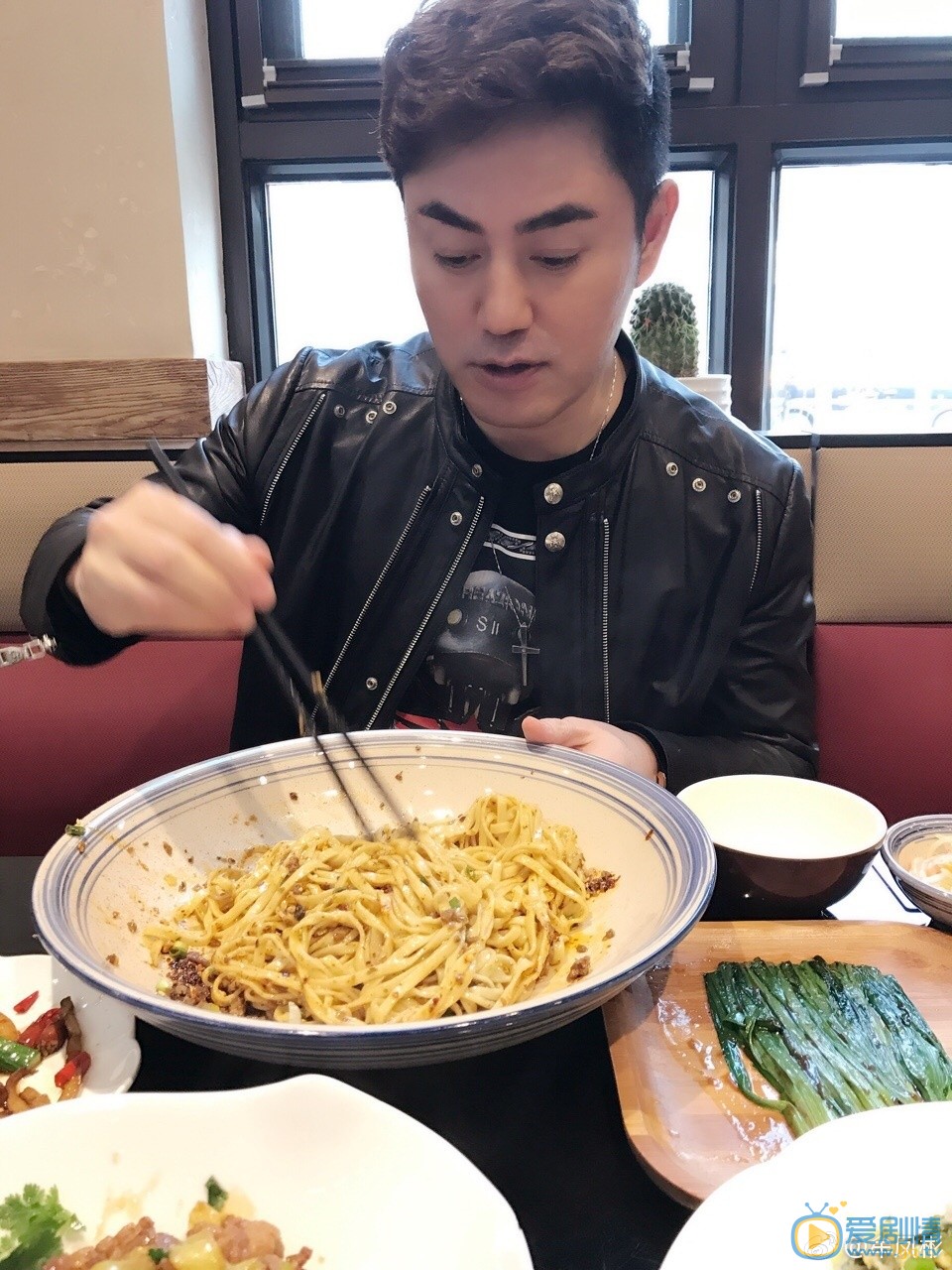 牟凤彬生活照 牟凤彬高清写真_牟凤彬高清剧照