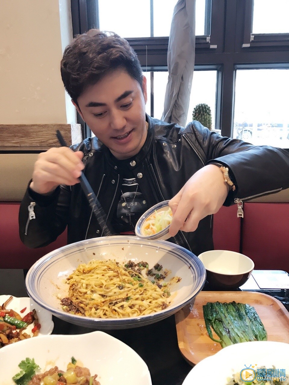 牟凤彬生活照 牟凤彬高清写真_牟凤彬高清剧照