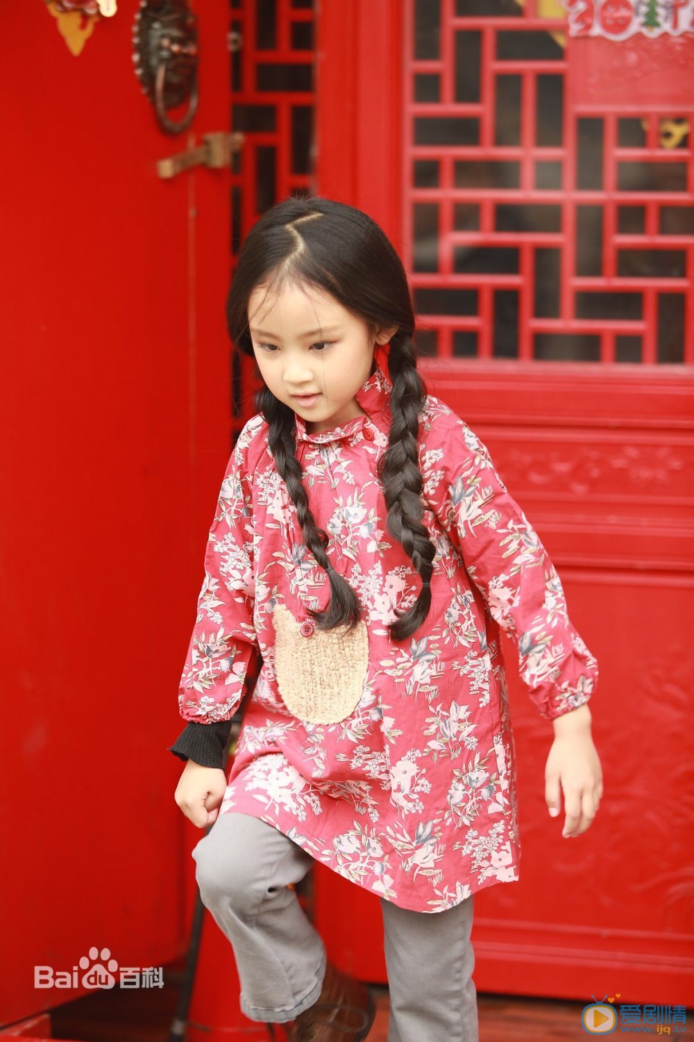 张婉儿红衣靓丽写真 张婉儿高清写真_张婉儿高清剧照
