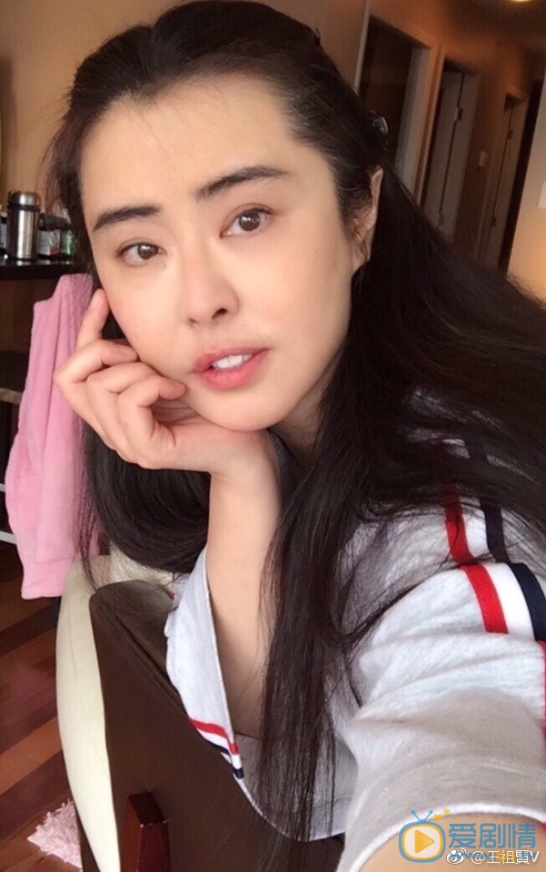 王祖贤近期自拍照 王祖贤高清写真_王祖贤高清剧照