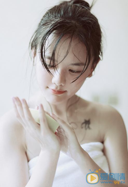 南笙湿发写真 南笙高清写真_南笙高清剧照