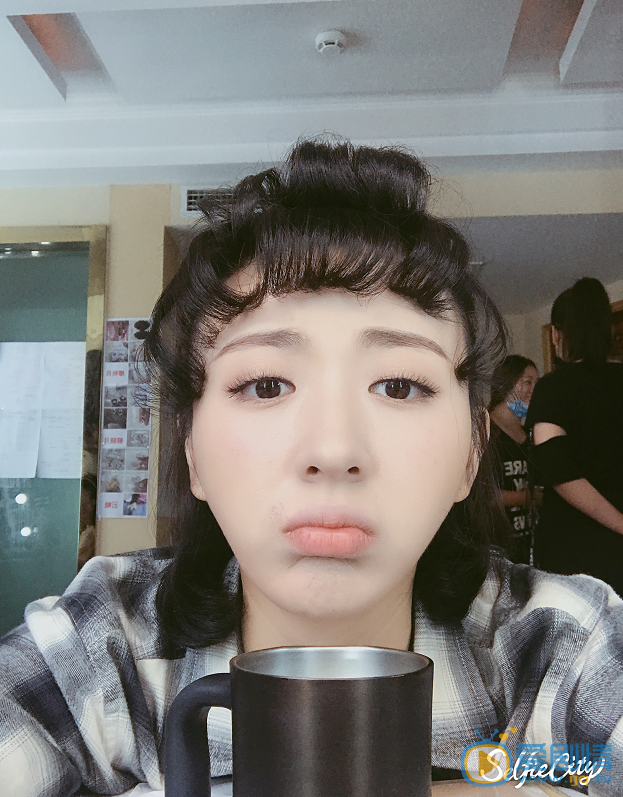 徐小飒卖萌照 徐小飒高清写真_徐小飒高清剧照