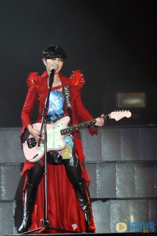 杨千嬅演唱会 杨千嬅高清写真_杨千嬅高清剧照