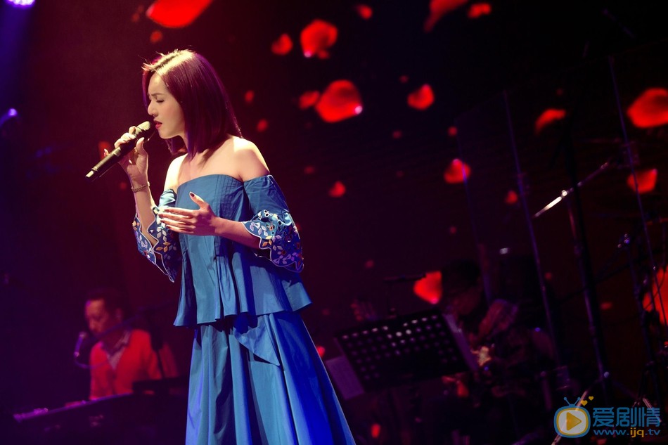 杨千嬅演唱会 杨千嬅高清写真_杨千嬅高清剧照