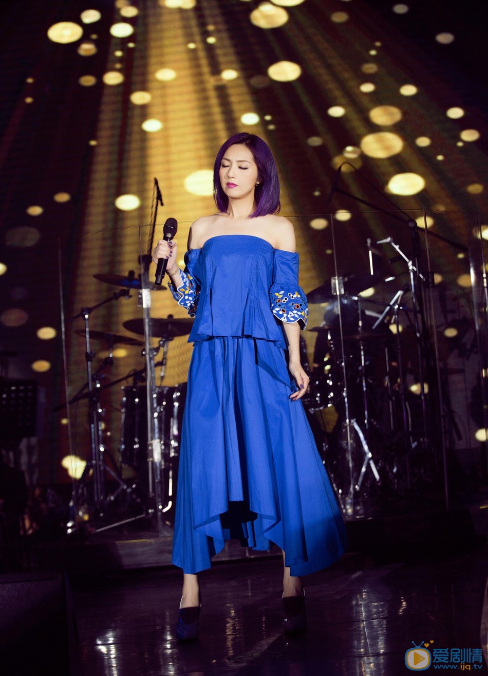 杨千嬅演唱会 杨千嬅高清写真_杨千嬅高清剧照
