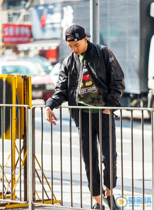 屈楚萧街拍写真 屈楚萧高清写真_屈楚萧高清剧照