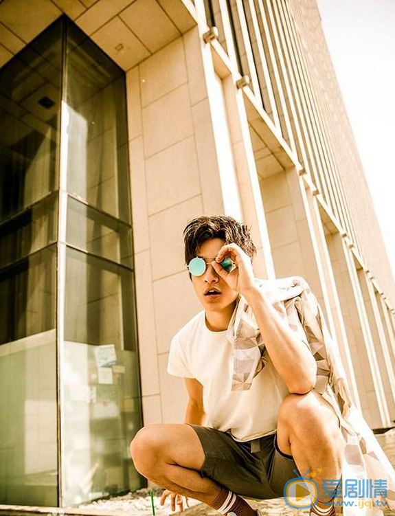 屈楚萧街拍写真 屈楚萧高清写真_屈楚萧高清剧照