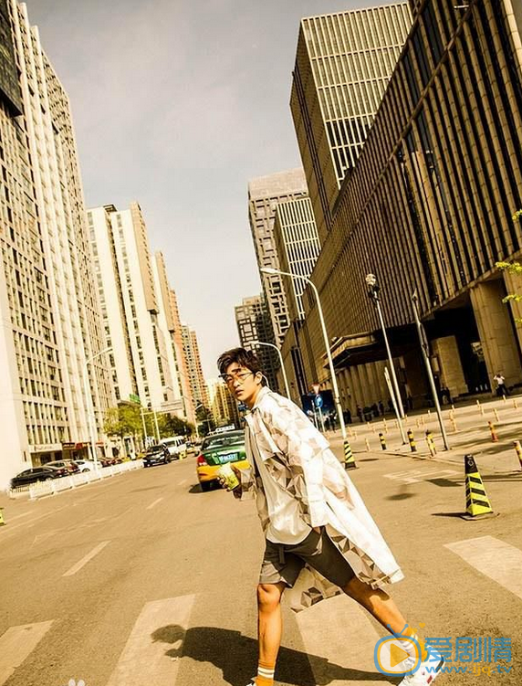 屈楚萧街拍写真 屈楚萧高清写真_屈楚萧高清剧照