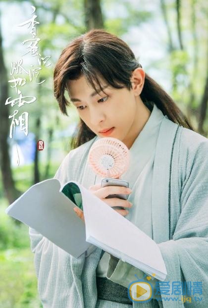 香蜜沉沉烬如霜曝片场照 杨紫邓伦片场认真研读剧本