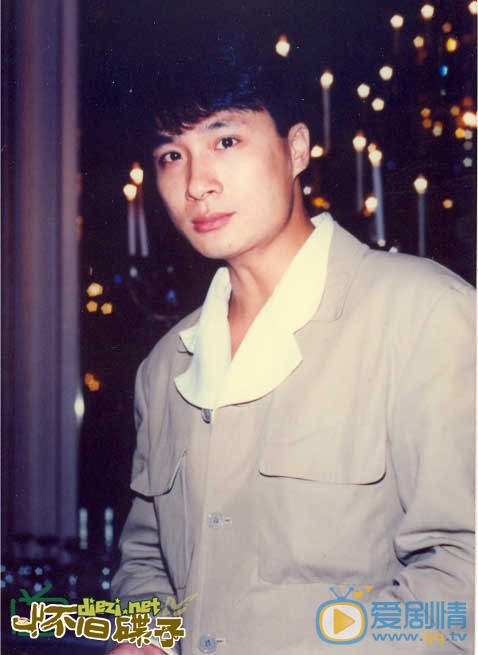 吴镇宇早期青涩照 吴镇宇高清写真_吴镇宇高清剧照