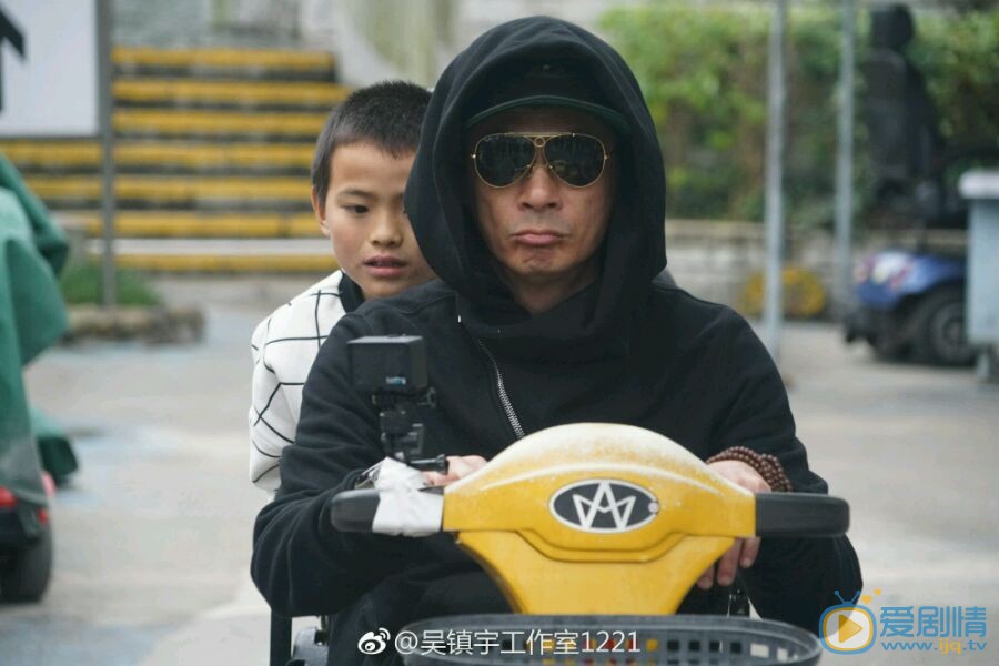 吴镇宇综艺节目照 吴镇宇高清写真_吴镇宇高清剧照