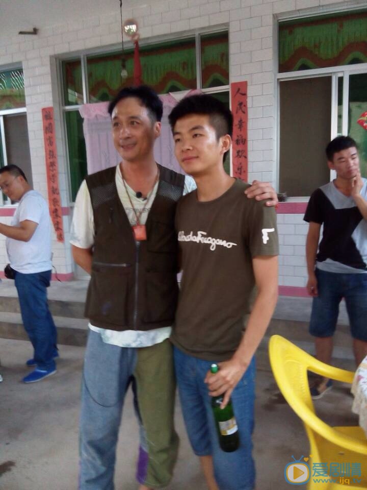 吴镇宇路透街拍 吴镇宇高清写真_吴镇宇高清剧照