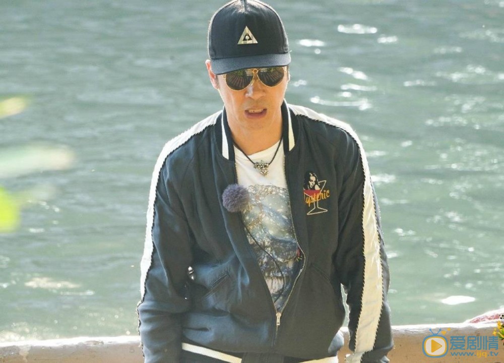 吴镇宇综艺节目照 吴镇宇高清写真_吴镇宇高清剧照